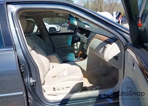 2011 Cadillac Dts Premium Collection z USA, uszkodzony, nr VIN 1G6KH5E64BU113153